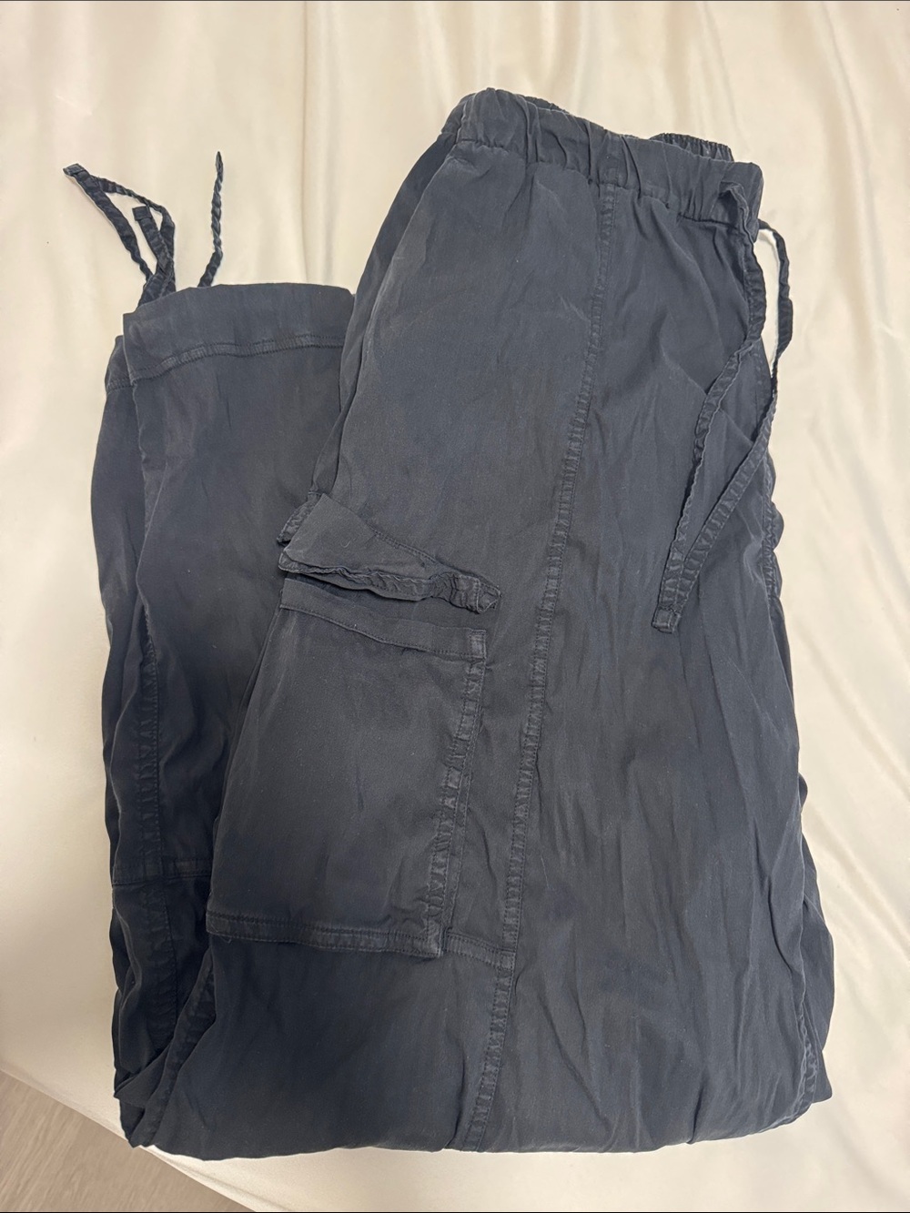 Lululemon M Lightweight Black Adjustable Mid-Rise Cargo Pants - Picture 4 of 4